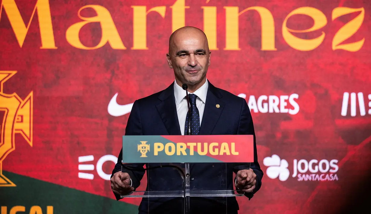 Roberto Martinez. Pelatih asal Spanyol berusia 49 tahun ini menjadi pelatih teranyar Timnas Portugal menggantikan posisi Fernando Santos. Roberto Martinez yang sebelumnya membesut Timnas Belgia sejak 3 Agustus 2016 hingga 1 Desember 2022 ini ditunjuk menangani Seleccao mulai 9 Januari 2023 hingga 31 Juli 2026. Prestasi terbaiknya selama membesut Timnas Belgia adalah meraih peringkat ketiga pada ajang Piala Dunia 2018 di Rusia. (AFP/Carlos Costa)