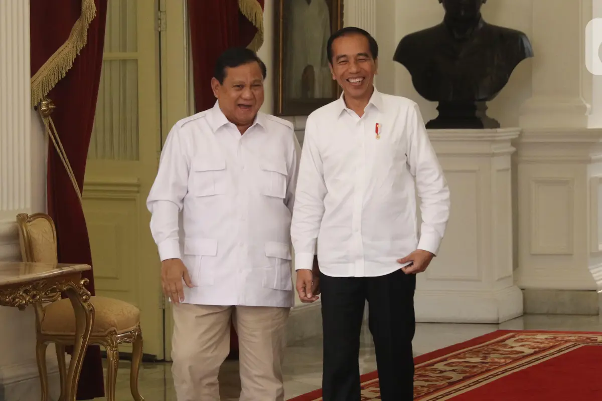 Tawa Jokowi dan Prabowo di Istana Merdeka