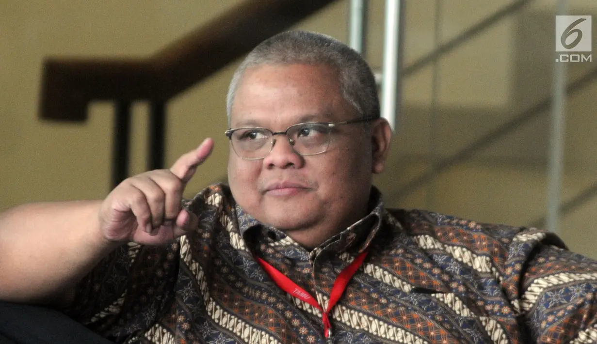 Direktur Dana Perimbangan Kemenkeu Putut Hari Satyaka menunggu pemeriksaan di Gedung KPK, Jakarta, Jumat (1/3). Putut diperiksa sebagai saksi untuk tersangka mantan Wakil Ketua DPR Taufik Kurniawan. (Merdeka.com/Dwi Narwoko)