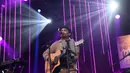 Glenn Fredly namanya pun sudah tak asing bagi penikmat musik jazz tanah air, pelantun lagu yang bertajuk 'Terserah' ikut memecahkan suasana dengan suguhan penampilan yang luar biasa. (Andy Masela/Bintang.com)
