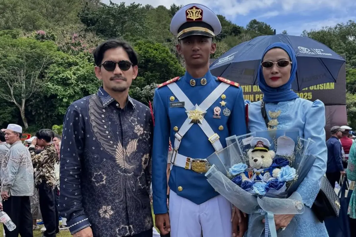 6 Potret Dhofin Anak Ibnu Jamil Wisuda Prajurit Taruna Akmil, Penuh Bangga