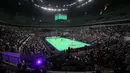 Suasana pertandingan tim futsal putra SMK Medika Samarinda melawan SMKN Jakarta Barat 1 pada laga final AXIS Nation Cup 2024 yang berlangsung di Indonesia Arena, GBK, Jakarta, Sabtu (16/11/2024). (Bola.com/Muhammad Iqbal Ichsan)