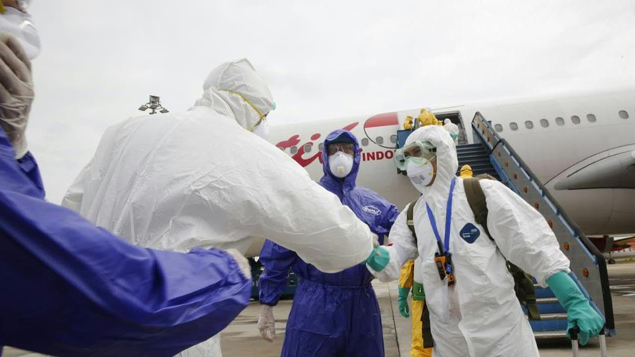 Mendarat di Batam, WNI dari Wuhan Langsung Disemprot Disinfektan