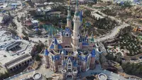 Shanghai Disney Resort akan menampilkan Istana Enchanted Storybook Castle yang merupakan tertinggi di antara taman Disney lainnya, hotel "Toy Story" dan sebuah teater dengan pertunjukan The Lion King berbahasa China. (AFP/STR/Cina OUT)