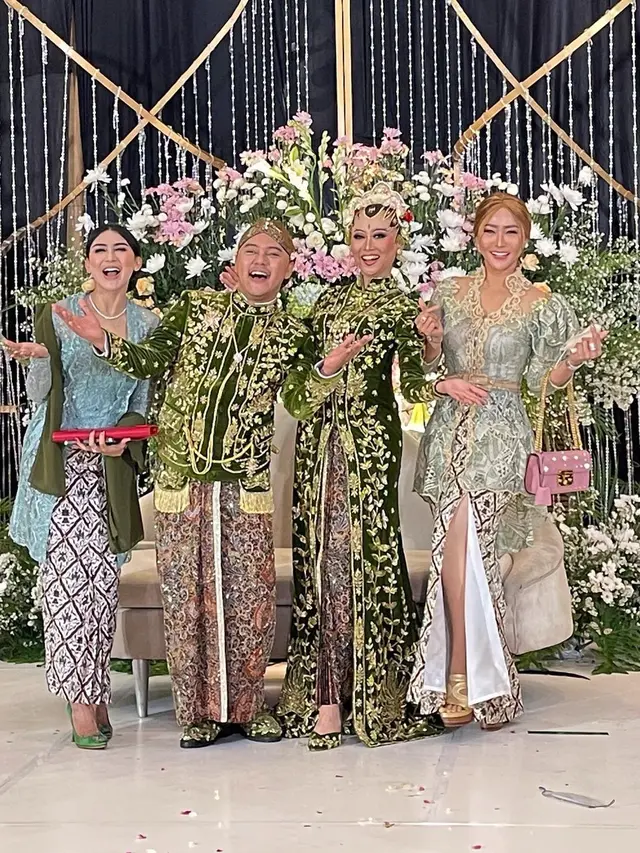 6 Potret Artis yang Hadir di Pernikahan Danang D'Academy, Jadi Ajang Reuni