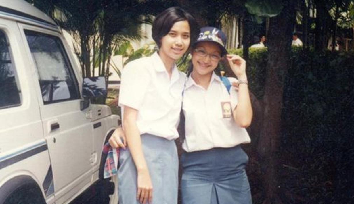 Pelantun lagu Cinta Sejati ini terlihat cantik sedari duduk di bangku SMA. Paras menawan dari BCL sudah curi perhatian ketika ia masih remaja. Foto ini banjir like dan komentar dari netizen. (Liputan6.com/IG/bclsinclair)