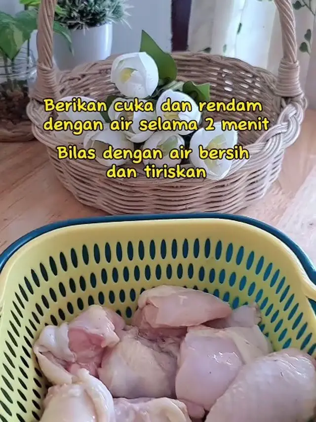 Tanpa Disayat-sayat, Begini Cara Hilangkan Bekas Darah Ayam Sebelum Dimasak