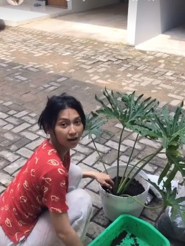 Gaya Hidup Sederhana, Ini 7 Potret Kos-Kosan Indah Permatasari dan Arie Kriting