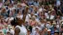 Petenis AS, Serena Williams berselebrasi usai menang atas petenis Republik Ceko, Barbora Strycova pada babak semifinal Grand Slam Wimbledon di All England Lawn Tennis Club, Kamis (11/7/2019). Serena Williams menang dua set langsung dengan skor 6-1, 6-2, dalam laga berdurasi 59 menit (AP/Tim Ireland)