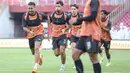 Laga Persija vs Persis akan dimainkan mulai pukul 19.00 WIB, dan dkan disiarkan secara langsung di Indosiar dan Vidio. Tampak dalam foto, pemain persija Jakarta saat latihan resmi jelang laga melawan Persis Solo pada pekan ke-30 BRI Super League di Stadion Utama Gelora Bung Karno SUGBK), Jakarta, pada Minggu (26/4/2026). (Bola.com/Abdul Aziz)