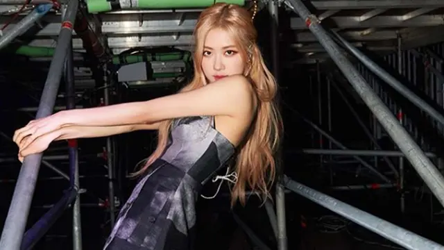 Gaya Fashion Manggung ala BLACKPINK, Simple dan Elegan