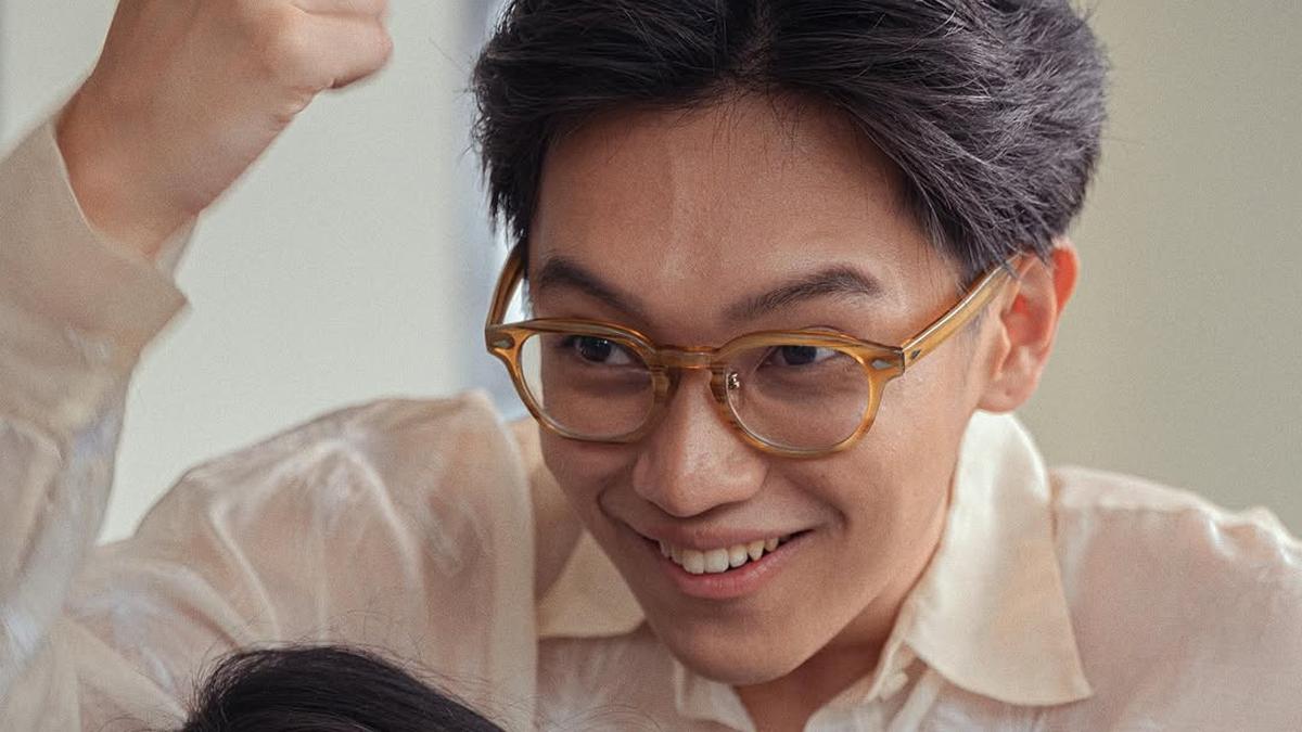 6 Gaya Foto Prewed Bertema Theatrical ala Brandon Salim dan Dhika Himawan
