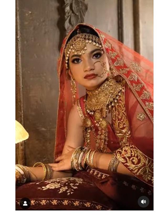 7 Gaya Pemotretan Ratu Sofya dengan Busana India, Banjir Pujian