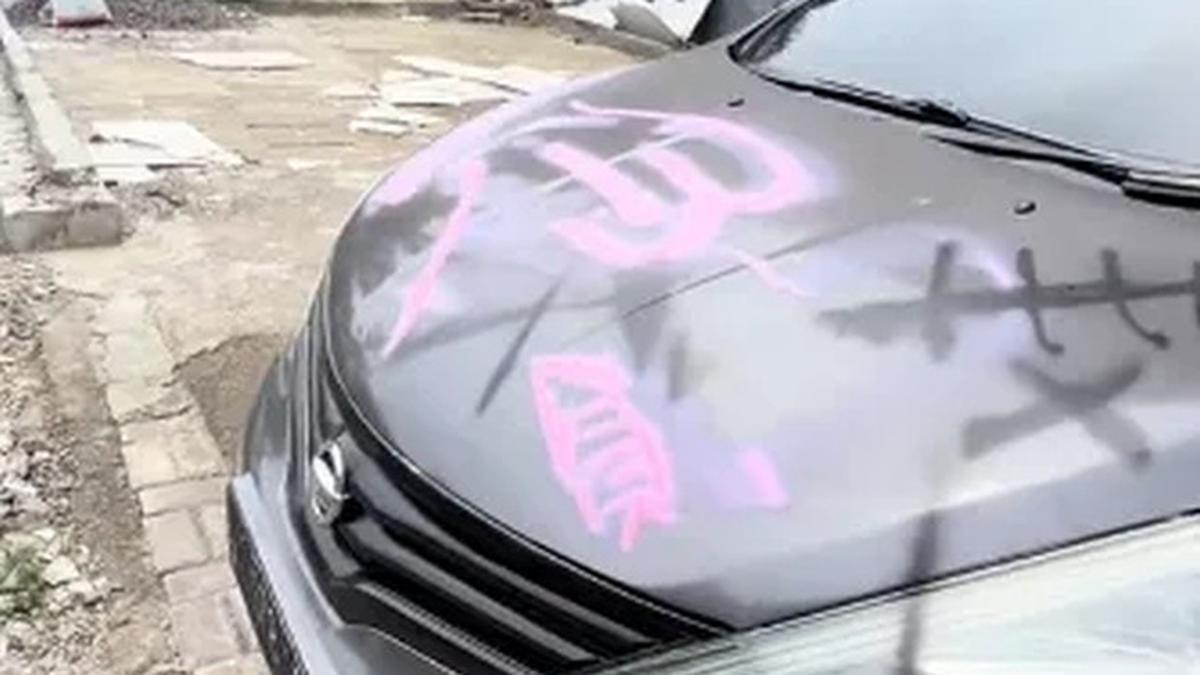 Parkir Sudah Sesuai Aturan, Mobil Ini Jadi Korban Keisengan Orang Tak Bertanggung Jawab