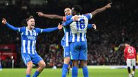 Striker Brighton, Danny Welbeck, melakukan selebrasi seusai mencetak gol berkelas ke gawang MU pada lanjutan Piala FA 2025/2026, Minggu (11/1/2026) malam WIB. (PETER POWELL / AFP)