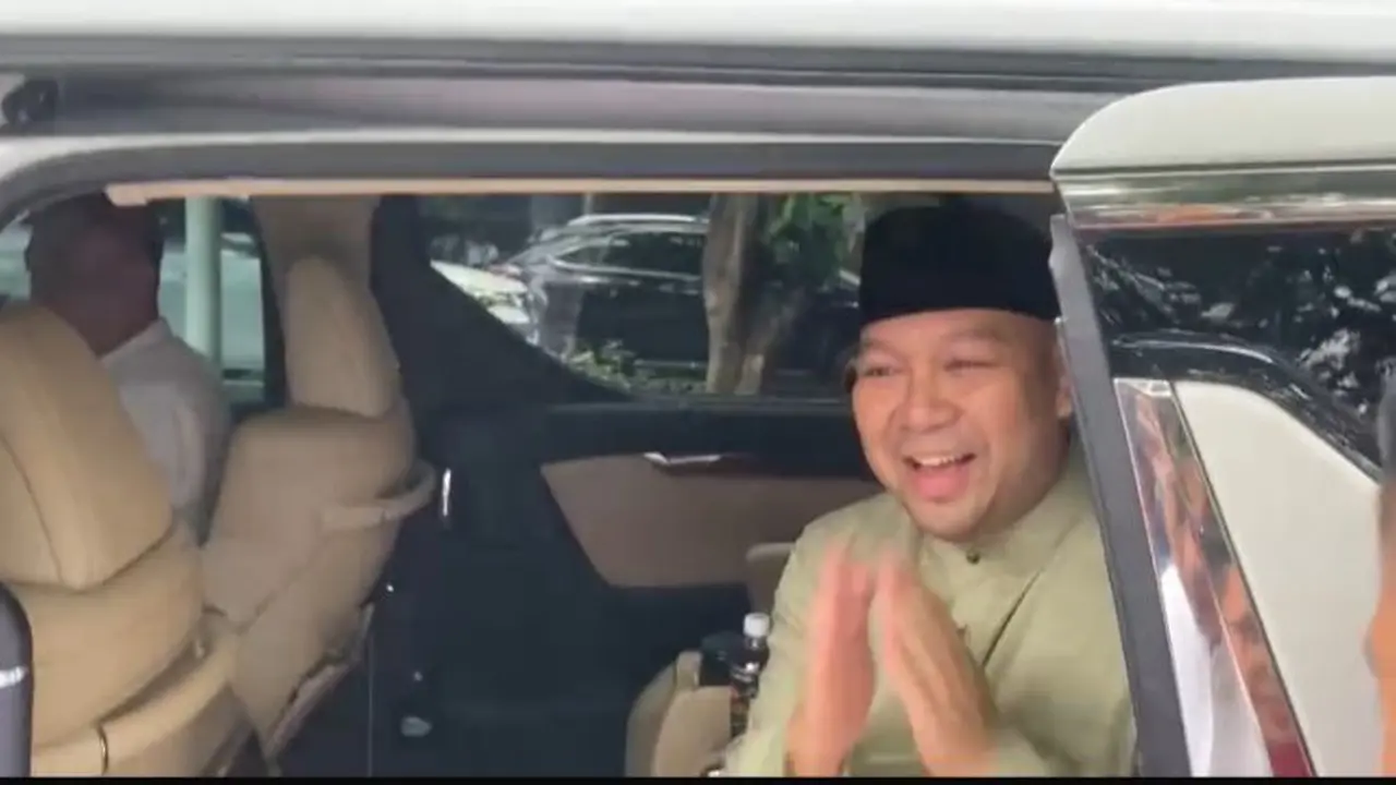 Anak Presiden ke-8 RI Prabowo Subianto, Ragowo Hediprasetyo Djojohadikusumo alias Didit Hediprasetyo menyambangi kediaman Presiden ke-5 RI, Megawati Soekarnoputri, Senin (31/3/2025). (Merdeka.com/Nur Habibie)