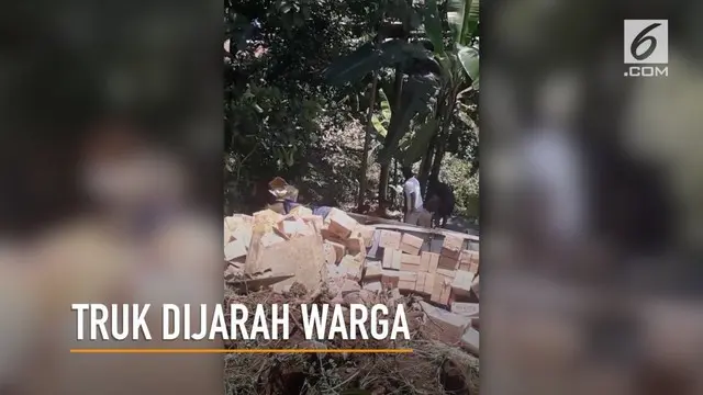 VIDEO: Truk Pengangkut Minyak Goreng Dijarah Warga