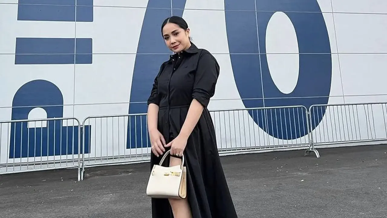 Nagita Slavina Hadir di New York Fashion Week Tory Burch, credit: @raffinagita1717