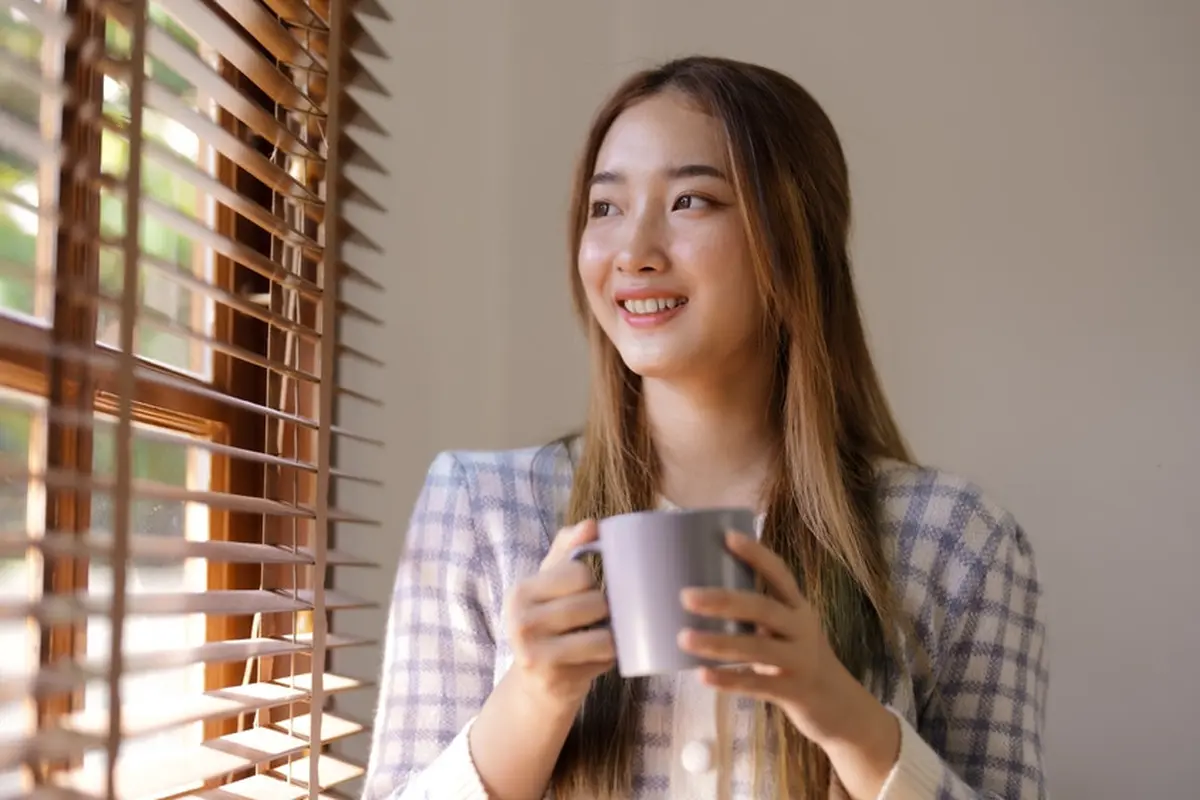 lembut baik hati tersenyum cantik bahagia