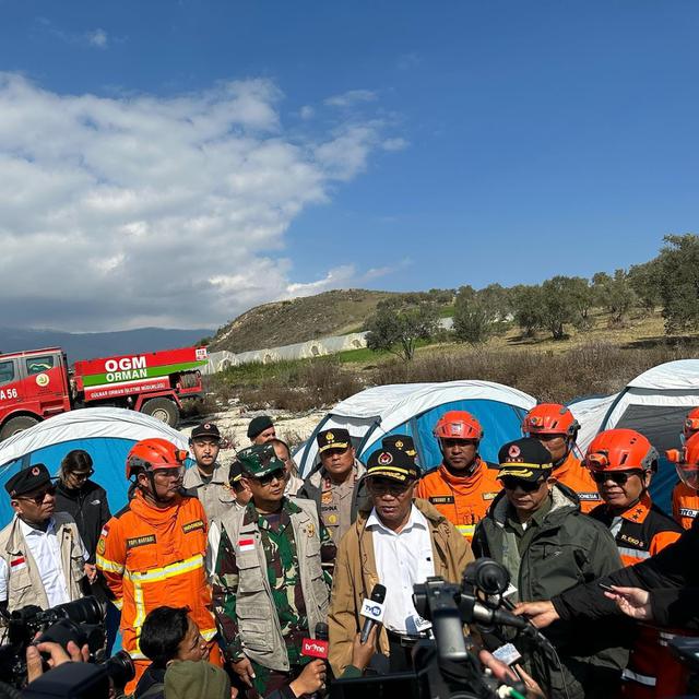 Gusti Ega Putrawan, kekasih artis Elina Joerg, mengirimkan bantuan untuk korban gempa di Turki dan Suriah.