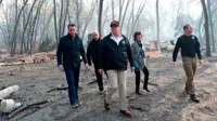 Presiden AS Donald Trump meninjau lokasi terdampak kebakaran di California (Jerry Loeb / AFP PHOTO)