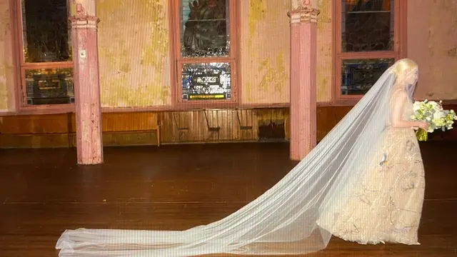 Anya Taylor-Joy Akui Telah Menikah 2 Tahun Lalu, Lihat Potret Pernikahannya Dibalut Gaun Dior yang Menawan