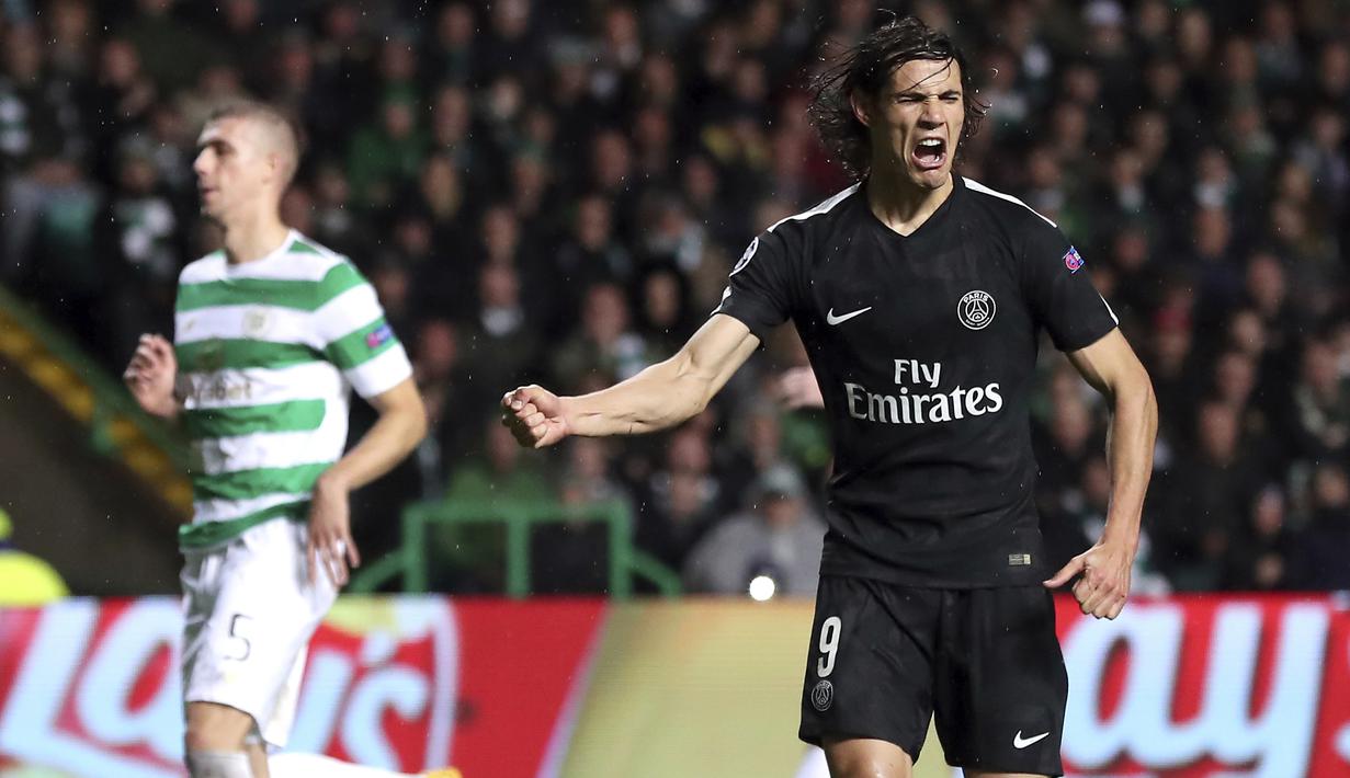 Penyerang PSG, Edinson Cavani berhasil mecetak dua gol saat timnya melawan Celtic pada laga Group B Liga Champions di Celtic Park stadium, Glasgow, (12/9/2017). PSG Menang 5-0. (AP/Scott Heppell)