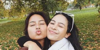 Maudy Ayunda tengah berada di Inggris untuk mengunjungi rumah sang adik ipar sekaligus berlibur.