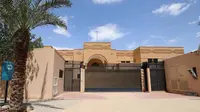 Kedutaan Iran di kawasan diplomatik ibu kota Saudi, Riyadh, pada 11 April 2023. (AFP)