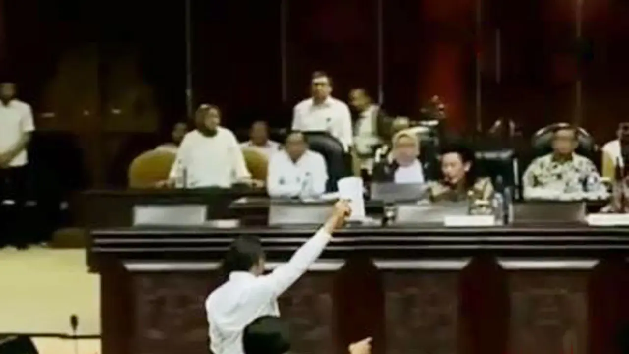Rapat Paripurna DPD RI Ricuh, Senator dari DIY Terjungkal