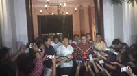 Tim Kampanye Nasional (TKN) Jokowi-Ma'ruf, mendatangi Ketua Dewan Pembina Partai Golkar, Aburizal Bakrie atau Ical. (Putu Merta/Liputan6.com)