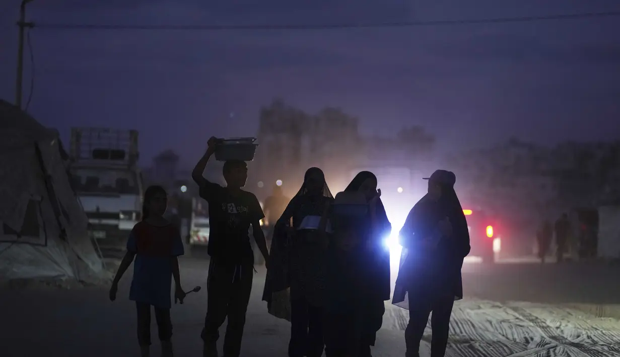 Sumber-sumber medis mengatakan pada Senin (1/9/2025), sejak dimulainya agresi Israel pada 7 Oktober 2023, jumlah korban tewas di Jalur Gaza meningkat menjadi 63.557 orang, mayoritas di antaranya adalah anak-anak dan perempuan. Sementara, 160.660 lainnya terluka. (AP Photo/Jehad Alshrafi)