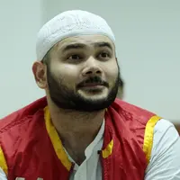 Penyanyi Ridho Rhoma kembali menjalani sidang. Sidang lanjutan digelar di Pengadilan Negeri Jakarta Barat kali ini beragendakan tuntutan. Ridho tampak berbeda dari sidang sebelumnya. (Deki Prayoga/Bintang.com)