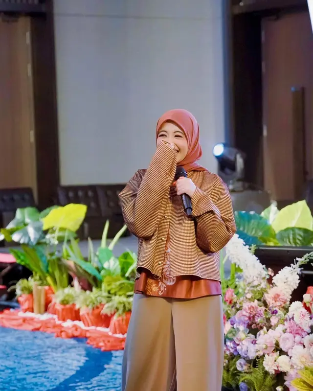 Curhat sambil nangis, Arafah Rianti ngaku dilabrak tetangga karena punya 3 mobil