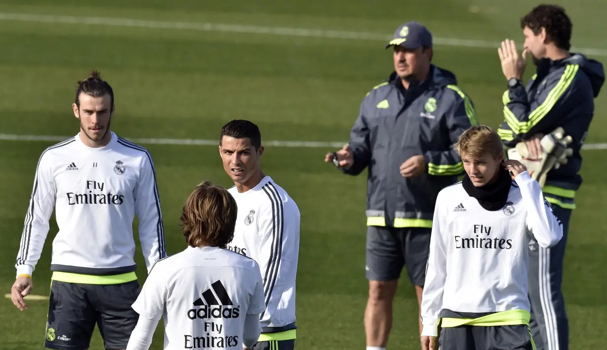 Benitez hanya menangani Cristiano Ronaldo selama setengah musim. Pasalnya, pelatih asal Spanyol itu dipecat pada Januari 2016. Benitez sendiri memainkan Ronaldo dalam 24 pertandingan. Bintang Portugal tersebut menorehkan 25 gol serta 8 assist dari penampilannya tersebut. (AFP/Gerard Julien)
