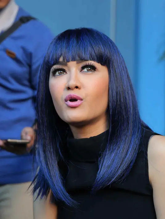 Jupe melihat bahwa status Ayu yang sampai saat ini masih belum memiliki pendamping. Sebagai sahabat dekat dengan Ayu, ia meluapkan amarahnya pada lelaki yang pernah dekat dengan Ayu, Shaher Sheikh. (Andy Masela/Bintang.com)