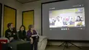"Puji Tuhan saya punya anak-anak seperti mereka," ucap Yana Zein di sambungan video call dari Cina. (Nurwahyunan/Bintang.com)