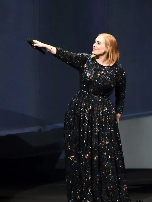 Beyonce Knowles dan Adele ialah dua diva yang dinominasikan dalam tiga kategori, yaitu album, lagu, dan rekaman selama setahun. Mereka pun telah dipastikan akan tampil di panggung Grammy Awards 2017 mendatang. (AFP/Bintang.com)