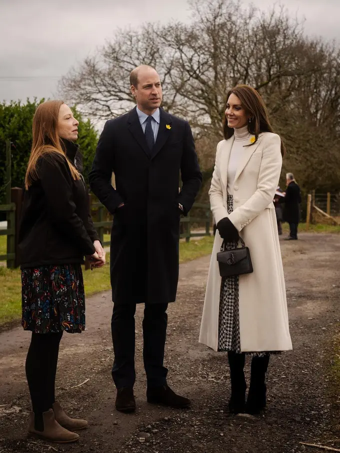 Kate Middleton Duplikasi Penampilan Putri Diana di Tahun 1990, Terlihat Cocok?