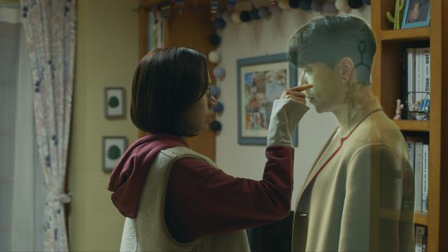 Yoon Hyun Min dan Ko Sung Hee dalam My Holo Love (Netflix)