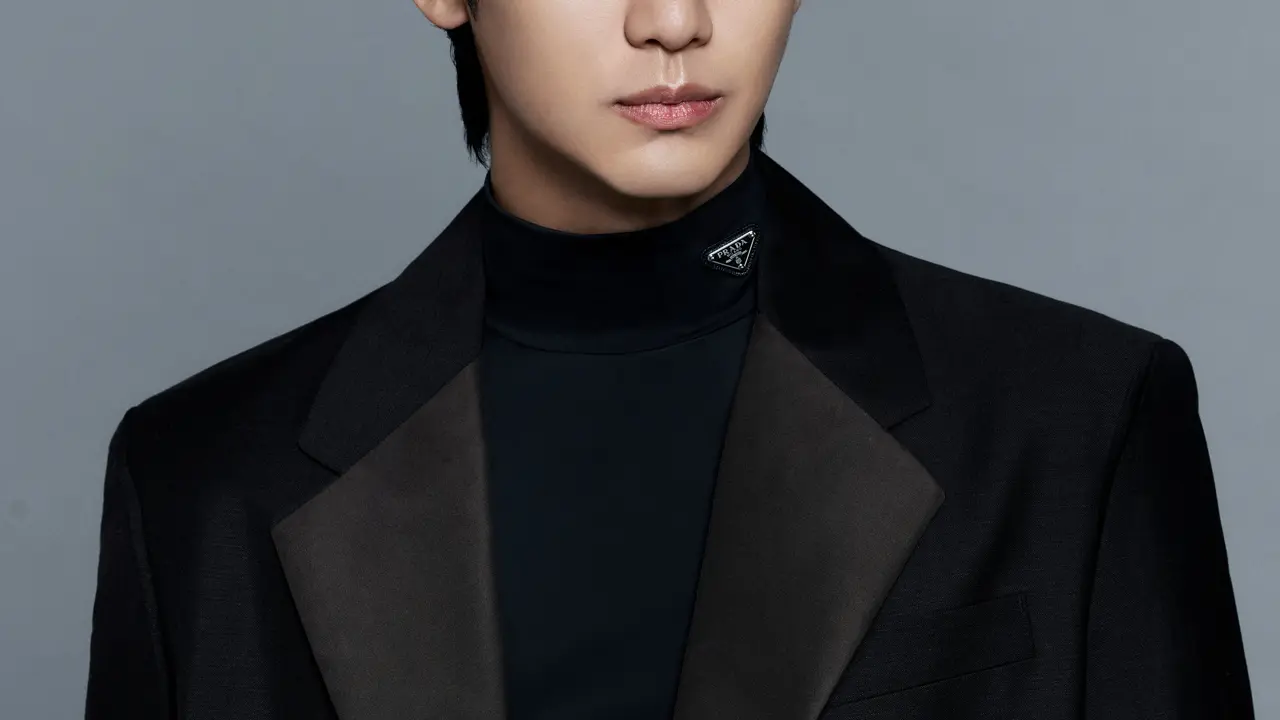 Pesona Memikat Kim Soo Hyun yang Ditunjuk Jadi Brand Ambassador Prada