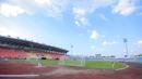 Kondisi 700th Anniversary Stadium terlihat cukup bagus. Rumputnya hijau meski di beberapa titik permukaan lapangannya terlihat kurang rata. (Bola.com/Bagaskara Lazuardi)