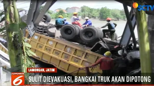 Setelah dua kali gagal mengevakuasi 3 bangkai dump truck dari dasar sungai, petugas gabungan akan memotong bangkai truk.