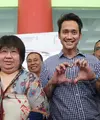 Beberapa pekan lalu, Tora Sudiro yang ditangkap pihak kepolisian karena terjerat kasus narkoba pun  akhirnya dibawa ke Rumah Sakit Ketergantungan Obat (RSKO) Cibubur, Jakarta Timur untuk menjalani proses rehabilitasi. (Nurwahyunan/Bintang.com)