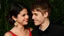 "Selena miliki satu harapan di pesta malam Tahun Baru yakni mendapatkan ciuman dari Justin Bieber," ujar seorang sumber. (AFP)