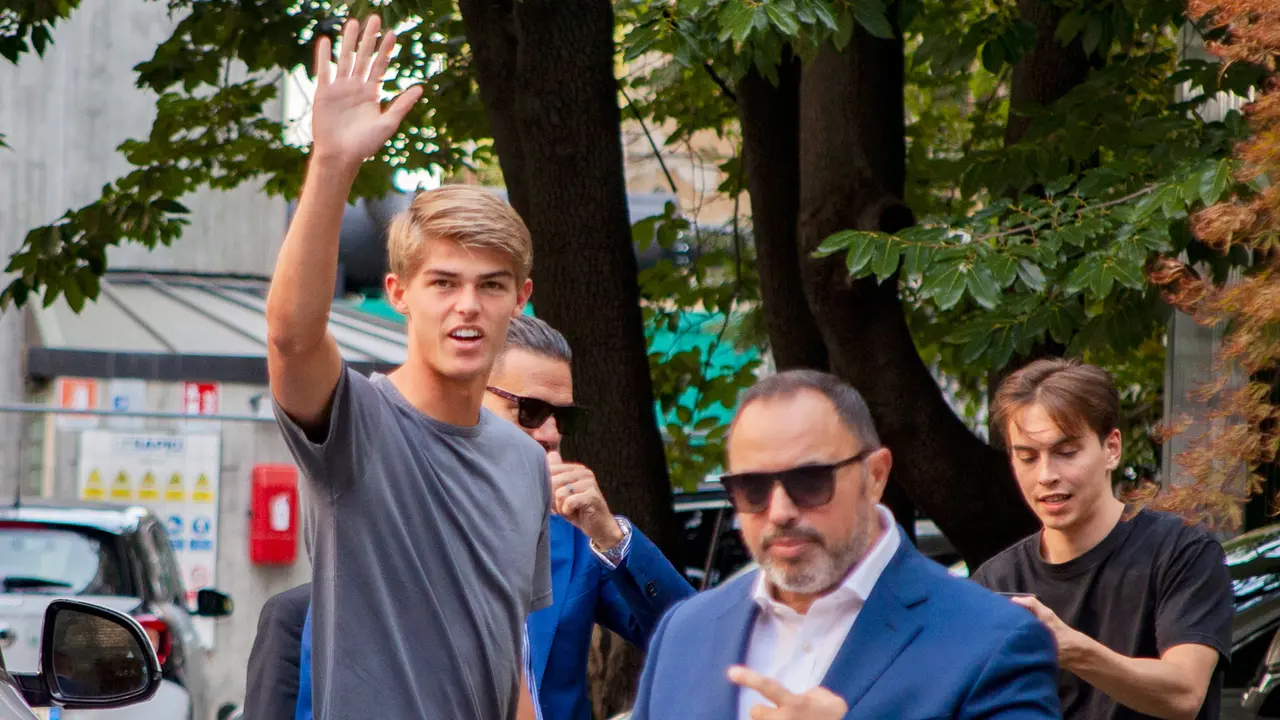 Tiba di Milan, Charles De Ketelaere Lakukan Pemeriksaan Medis