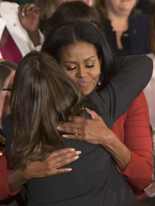 Terlebih dengan rangkaian kata yang disampaikan suaminya saat pidato perpisahan pada 10 Januari lalu di Chicago. Ia mengakui kata-kata tersebut berhasil membuat perasaannya untuk menangis. (AFP/Bintang.com)