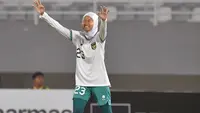 Ayunda Dwi Anggraini terharu setelah mencetak gol ke gawang Laos pada laga babak grup Piala AFF Wanita U-19 2023 di Stadion Gelora Sriwijaya, Palembang, Jumat (7/7/2023) malam WIB. (Dok. PSSI)