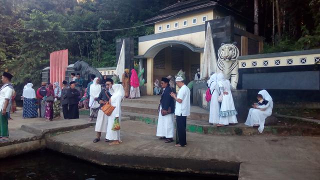 Perjalanan Spiritual Ke Situ Panjalu Ciamis Disambut Harimau Hitam Putih Regional Liputan6 Com