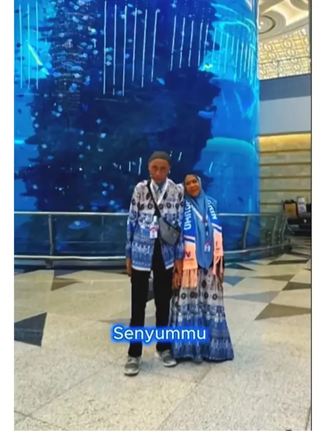 Ingat Driver Ojol Babeh Ary? Ini 6 Potretnya yang Kini Sedang Umrah Bareng Istri